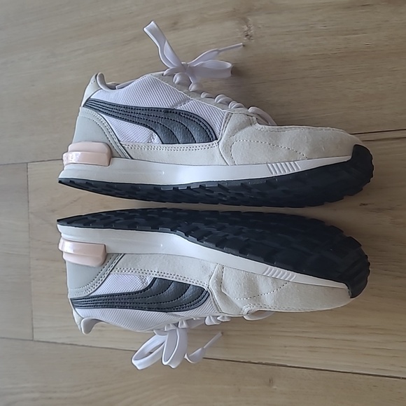 Puma Sneakers Size 8.5 - Picture 3 of 10